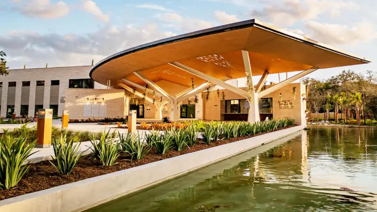 Entrance sign at Marie Selby Botanical Gardens in Sarasota, Florida — bayfront botanical garden near Siesta Key for vacation rental guests