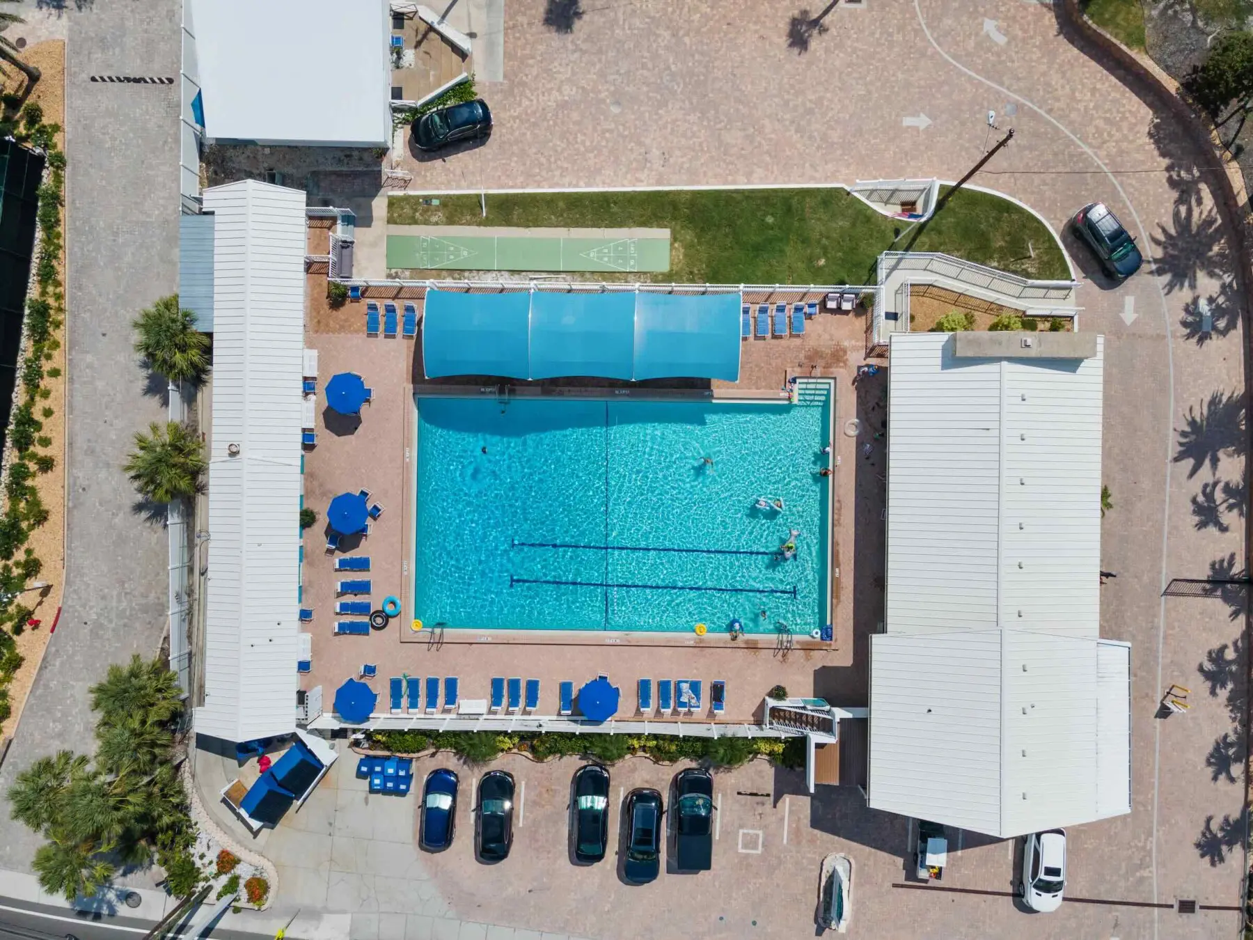 Aloha Kai pool on Siesta Key, Florida — pool access included for Provincial Gardens guests as a shared amenity